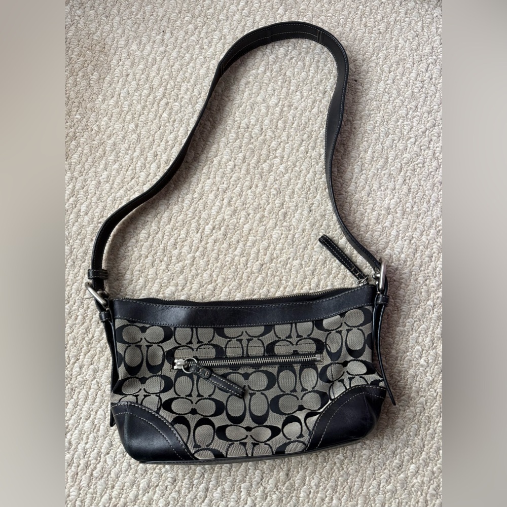 Coach Signature Shoulder Bag 
C0832-F12328